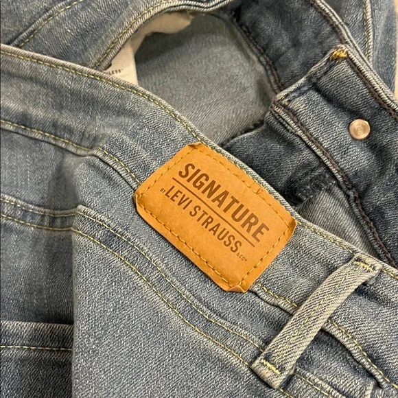 SIGNATURE LEVIS STRAUSS High Rise Skinny Distressed Jeans size 26w - Picture 11 of 16